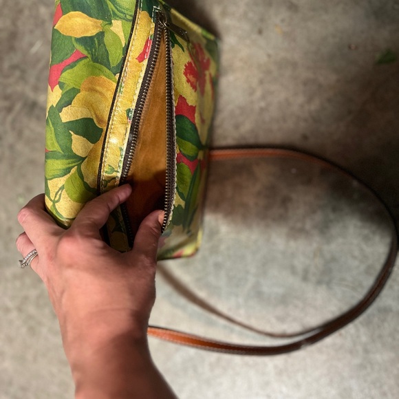 Patricia Nash Iberia Springs Multi Floral Crossbody - Picture 4 of 8